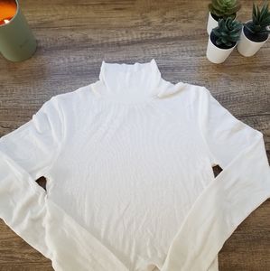 Wilfred white turtleneck